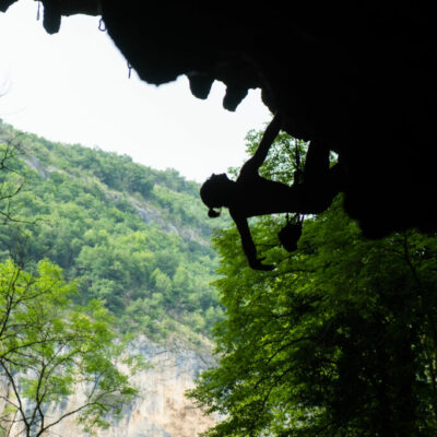 la-balme-de-yenne-voyage-interstalactite la-balme-de-yenne-voyage-interstalactite